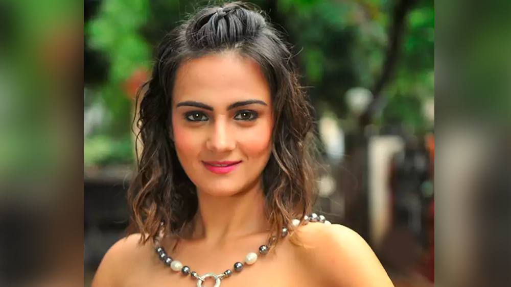 এক সাক্ষাৎকারে শ্বেতা বলেছেন, তিনি পুলকিতের প্রাক্তন স্ত্রীর পরিচয়ে পরিচিত হতে চান না। পুরনো তিক্ততা ভুলে তৈরি করতে চান নিজের আলাদা পরিচিতি।