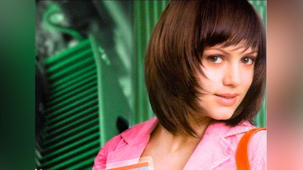 সাবেক চেকোশ্লোভাকিয়ায় তাঁর জন্ম ১৯৭৯ সালের ২৩ এপ্রিল। জন্মগত নাম ছিল জানা সাইনকোভা। পরে তিনি ইয়ানা নামে পরিচিত হন।