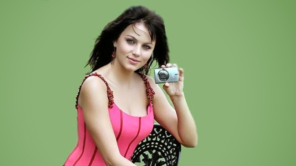 বড় পর্দার পাশাপাশি তিনি কাজ করেছেন টেলিভিশনেও।