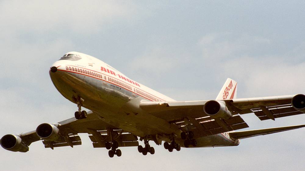 বিজয়েন্দ্র একটি সাক্ষাৎকারে জানিয়েছিলেন, তাঁর বোনের সে দিন বিমানে ওঠার কথাই ছিল না। বিশেষ কারণে তাঁর ডাক পড়ে। বোনকে হারানোর যন্ত্রণা আজীবন রয়ে যাবে বলে বহু বার জানিয়েছেন তিনি। বোনের মৃত্যুর পর তাঁর মা অসুস্থ হয়ে পড়েন। পরিবারকে বেশি সময় দিতে শুরু করেন বিজয়েন্দ্র। ফলে কাজের সংখ্যাও কমতে থাকে তাঁর।