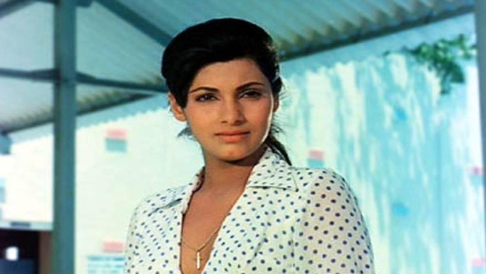 বলি মহলে গুঞ্জন, ডিম্পল কাপাডিয়ার সঙ্গে বিজয়েন্দ্রর নাকি ঘনিষ্ঠতা তৈরি হয়েছিল। বলিউডের বেশ কিছু পত্র-পত্রিকায় সে কথা প্রকাশিতও হয়েছিল।