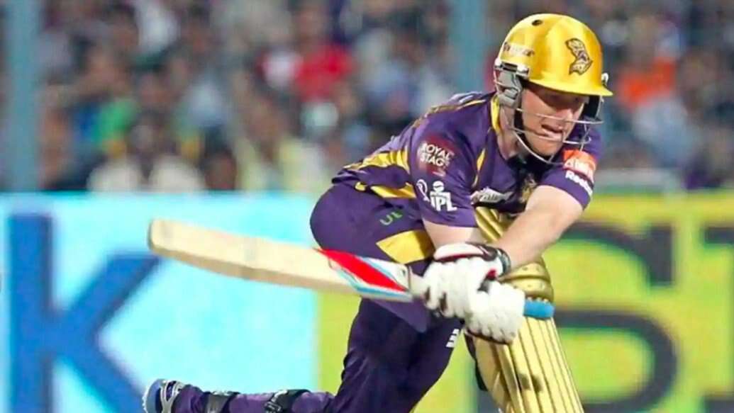 অইন মর্গ্যান: মিডল অর্ডারে দলের অন্যতম ভরসা তিনি। দ্রুত রান তোলা হোক বা উইকেট আটকে রাখা, তাঁর ওপর ভরসা করাই যায়। এ বার নতুন ভূমিকায় অবতীর্ণ হচ্ছেন মর্গ্যান। নাইটভক্তদের পরীক্ষায় কি উত্তীর্ণ হবেন এই তারকা?