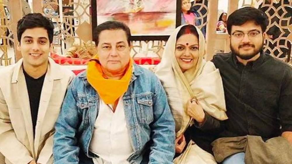 জেসাস অ্যান্ড মেরি কলেজ এবং দিল্লি বিশ্ববিদ্যালয় থেকে পাশ করার পরে ন্যাশনাল স্কুল অব ড্রামায় ভর্তি হন। সেখান থেকে ১৯৮৩ সালে উত্তীর্ণ হন। এর পর যোগ দেন ব্যারি জনের থিয়েটার দলে।