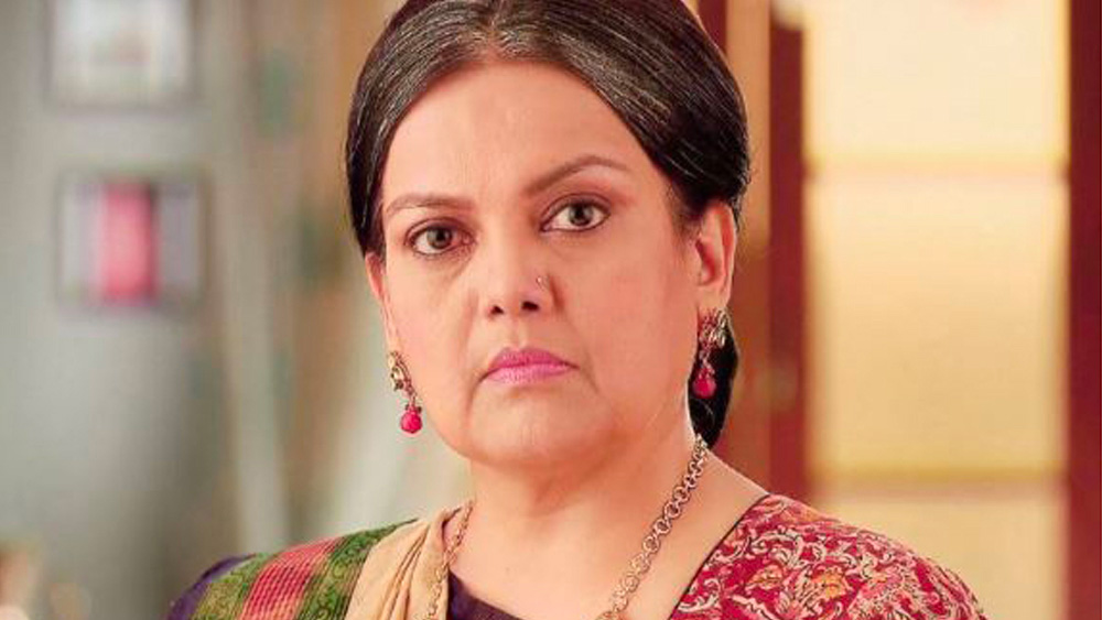 তবে তিনি অভিনয়কে পেশা হিসেবে নিয়েছিলেন বাবা মায়ের ইচ্ছের বিরুদ্ধে। তাঁর বাবা মায়ের স্বপ্ন ছিল, সুস্মিতা আইএএস বা শিক্ষিকার পেশা গ্রহণ করুক।