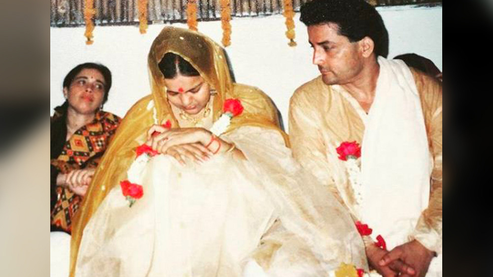 অভিনেতা ও রাজনীতিক রাজ বুন্দেলাকে পরে বিয়ে করেন সুস্মিতা। তাঁদের দুই ছেলের নাম রুদ্রাংশ এবং রুদ্রানুজ।