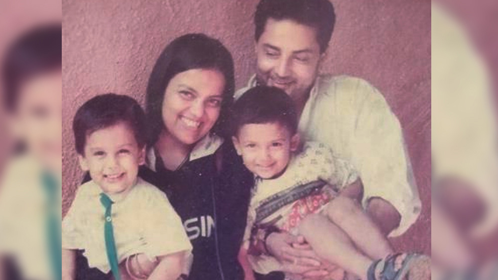 অভিনয়ের পাশাপাশি সুস্মিতা একটি স্বেচ্ছাসেবী সংগঠন পরিচালনা করেন। স্বামীর প্রযোজনা সংস্থারও গুরুত্বপূর্ণ দিক সামলান তিনি।