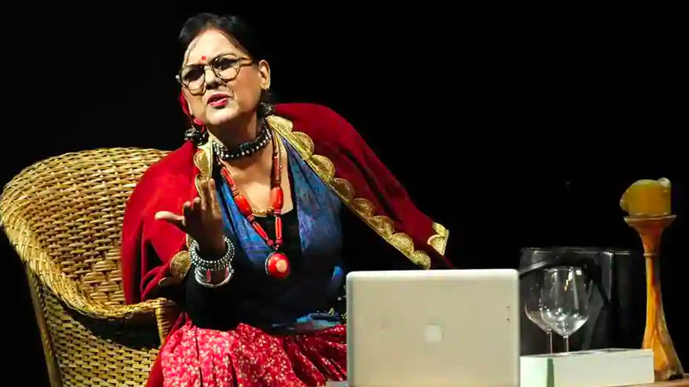 পাশাপাশি, তিনি এক জন লেখিকাও। ২০১৮ সালে প্রকাশিত হয়েছে তাঁর উপন্যাস ‘মি অ্যান্ড জুহিবেবি’। ১১ বছর ধরে অভিনয়ের ফাঁকে ফাঁকে বইটি লিখেছেন তিনি।