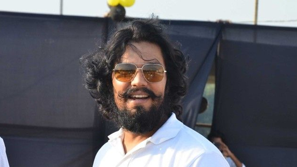 তাঁকে ছেড়ে দেননি সেই রিকশাচালকও। সোজা গিয়ে অভিযোগ জানান থানায়। ঘটনার জেরে রণদীপ রাত কাটিয়েছিলেন কারাগারে।