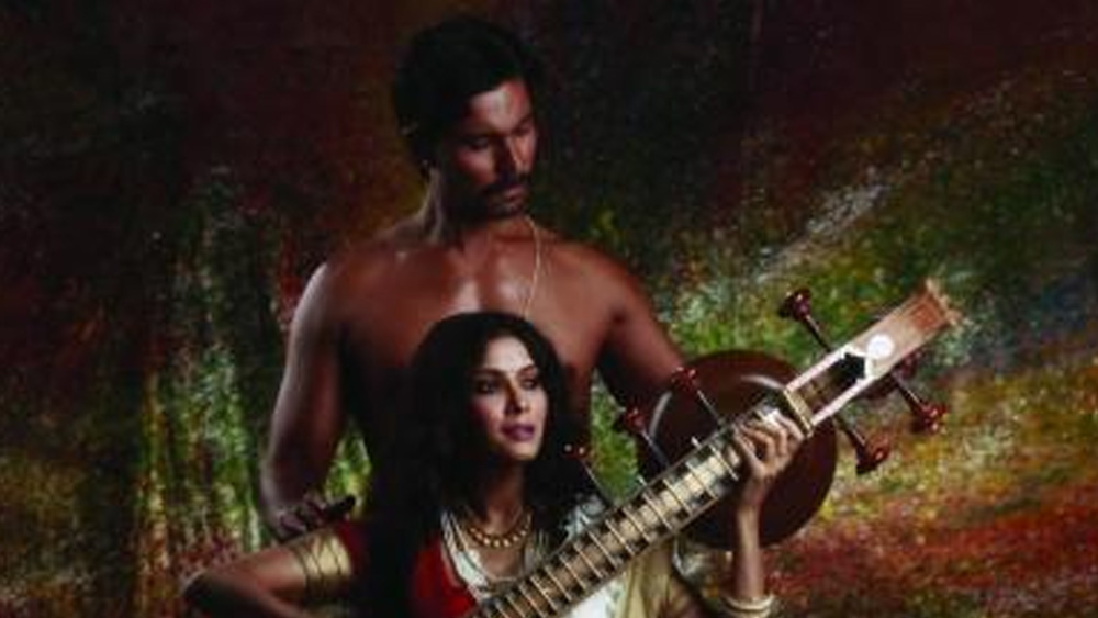 মুম্বইয়ে কয়েক বছর কাটানোর পরে রামগোপাল বর্মার সঙ্গে আলাপ হয় রণদীপের। তাঁকে রামগোপাল অপেক্ষা করতে বলেন। কোনও ছবিতে অভিনয়ে রাজি হতে নিষেধ করেন রামগোপাল। পরিবর্তে তিনি তাঁর প্রতি মাসের খরচ দিয়ে দেওয়ার প্রতিশ্রুতি দেন।