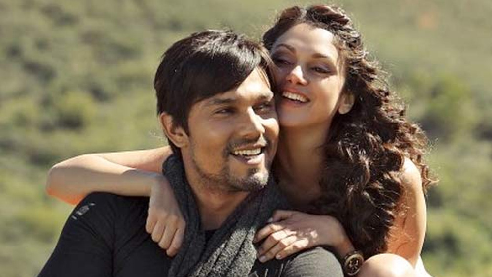 কোনও সূত্র বলে, নীতুর বিয়ের প্রস্তাবে সে সময় রণদীপ রাজি ছিলেন না। আবার অন্য সূত্রের দাবি, ছবিতে রণদীপের অতিরিক্ত খোলামেলা দৃশ্যে অভিনয় মানতে পারেননি নীতু। এরপর অদিতি রাও হায়দরির সঙ্গে সম্পর্ক তৈরি হয় রণদীপের। কিন্তু এই প্রেমও ছিল স্বল্পস্থায়ী।