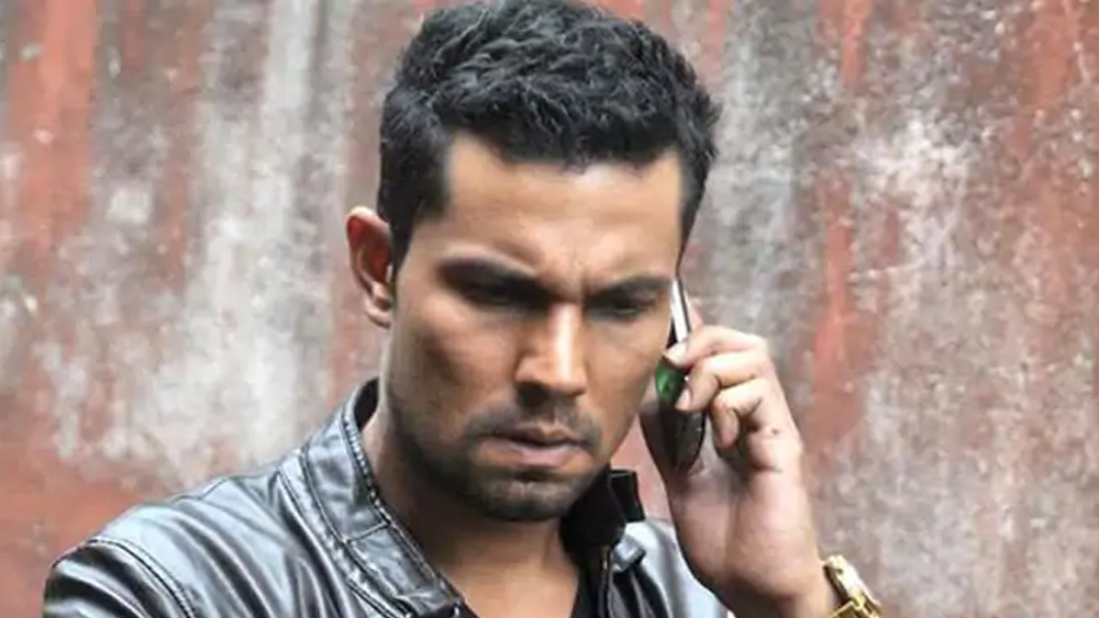 কেরিয়ারের টানাপড়েন বাধ সাধেনি রণদীপের ব্যক্তিগত তীবনে। তিনি নিজের শখপূরণের ক্ষেত্রে কোনও কার্পণ্য করেননি। দক্ষ ঘোড়সওয়ার রণদীপের ঘোড়ার সংগ্রহ ঈর্ষণীয়।