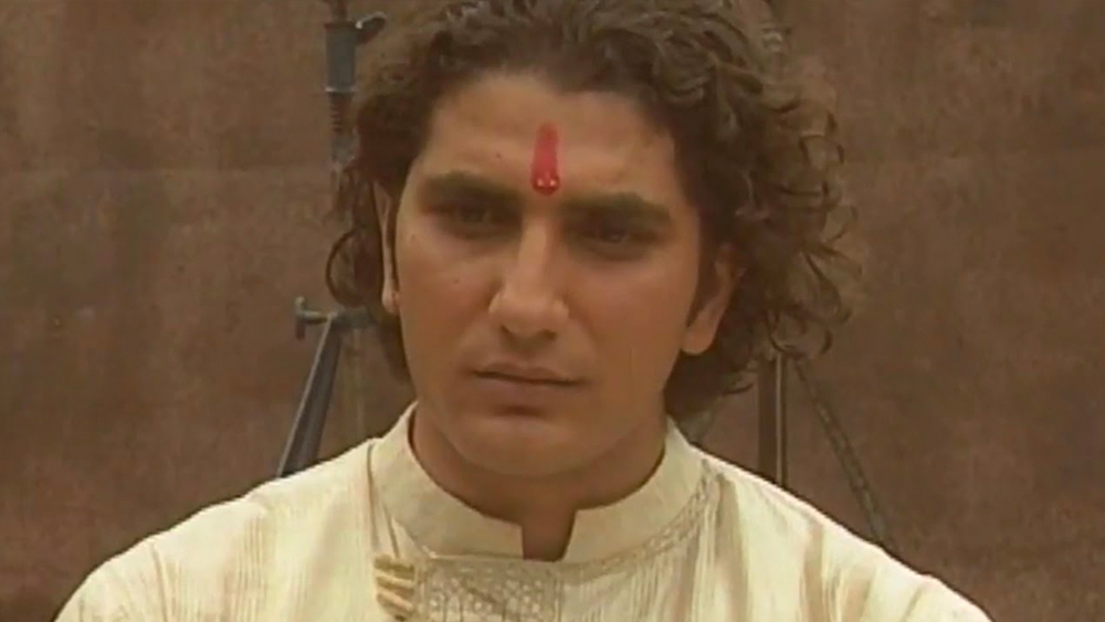 গত এক দশকের বেশি সময় বড় বা ছোট পর্দা, কোথাও দেখা যায়নি ফরাজকে। সম্প্রতি তিনি ফের ফিরে এসেছিলেন শিরোনামে। জানা যায়, গুরুতর অসুস্থ তিনি। চিকিৎসা চলে বেঙ্গালুরুর হাসপাতালে। চিকিৎসার বিপুল খরচ মেটানোর সামর্থ্য ছিল না পরিবারের।