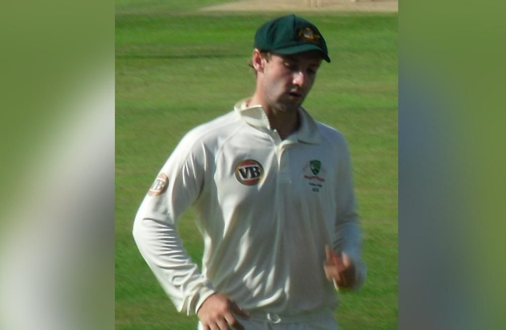 ঘটনার দু’দিন পরে হাসপাতালে মৃত্যু হয় তরুণ হিউজের। অনেকের মতো সেই অভিশপ্ত দিনের কথা ভুলতে পারেননি পশ্চিম। তাঁর কথায়, ‘‘ফিল হিউজ এবং ইজরায়েলের এক আম্পায়ারের মৃত্যুর ঘটনার পরই প্রোটেক্টিভ গিয়ার পরে মাঠে নামার কথা চিন্তা করছিলাম। তবে নিশ্চিত ছিলাম না হেলমেট পরে আম্পায়ারিং করলে কী রকম লাগবে!’’