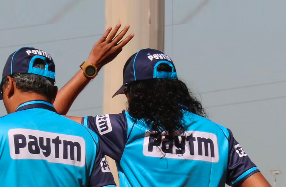 কিন্তু সেটা ঠিক নয়। এর আগে ২০১৪ ও ২০১৫-র মরসুমেও তিনি ছিলেন আইপিএল-এ। কিন্তু সে সময় তাঁর লম্বা চুল ছিল না।