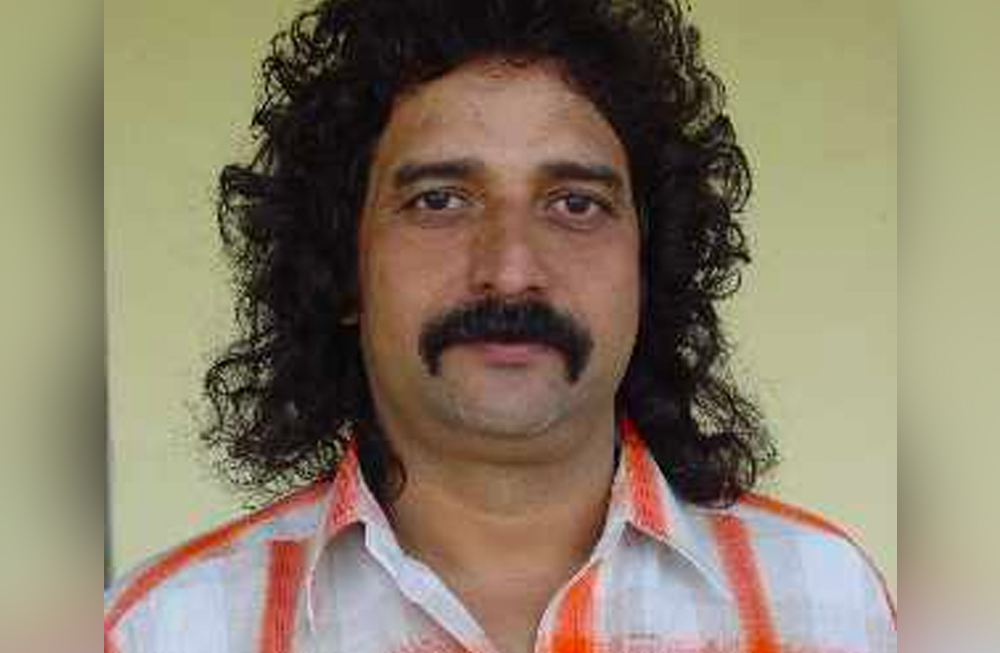 তবে খেলার মাঠে পুরুষদের লম্বা চুল সব সময় স্বাগত হয় না। আশির দশকে তিক্ত অভিজ্ঞতা হয়েছিল হকি খেলোয়াড় আর পি সিংহের। তাঁর লম্বা চুল মেনে নেননি তৎকালীন জাতীয় দলের কোচ এম পি গণেশ।