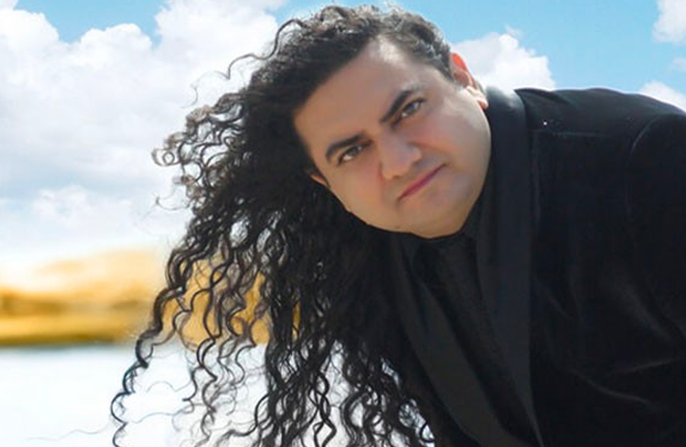 তবে পশ্চিমকে এই ধরনের তিক্ততার মুখোমুখি হতে হয়নি। কেউ কেউ ধরে নিয়েছেন ধোনিকে দেখেই তাঁর এই রকস্টার হেয়ারস্টাইল। আবার অনেকেই তুলনা করছেন পাকিস্তানি গায়ক তাহের শাহের সঙ্গে।