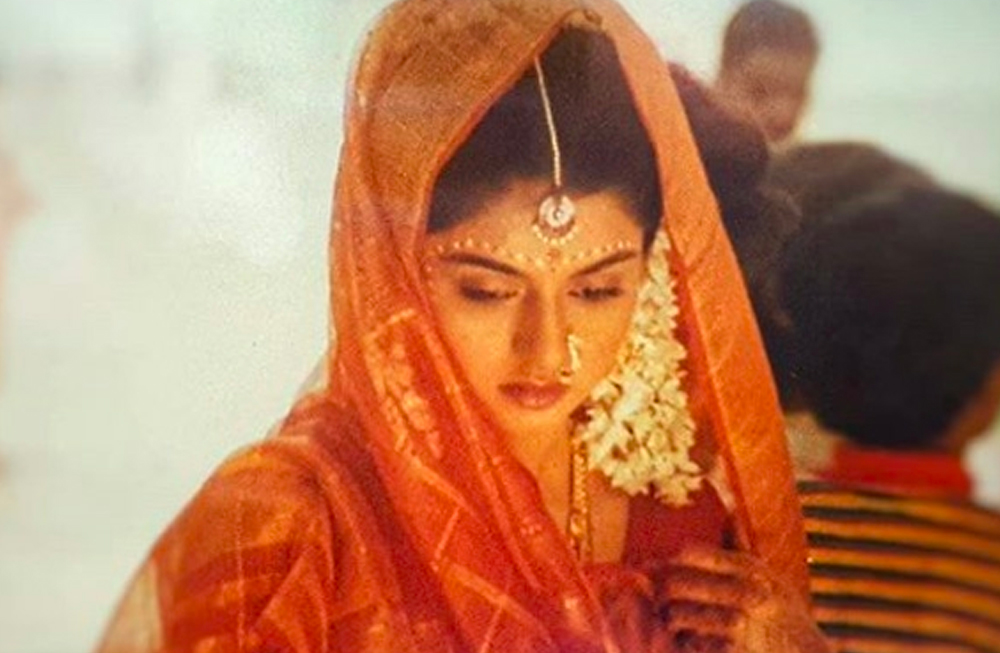 অনেকেই এর জন্য দায়ী করেন ভাগ্যশ্রীকে। বলেন, তিনি হিমালয়কে বিয়ে করে অকালে কেরিয়ার থেকে সরে যান। এ রকম নয় যে তাঁর কাছে ছবির অফার ছিল না। কিন্তু তিনি মন দিয়েছিলেন সংসারেই।