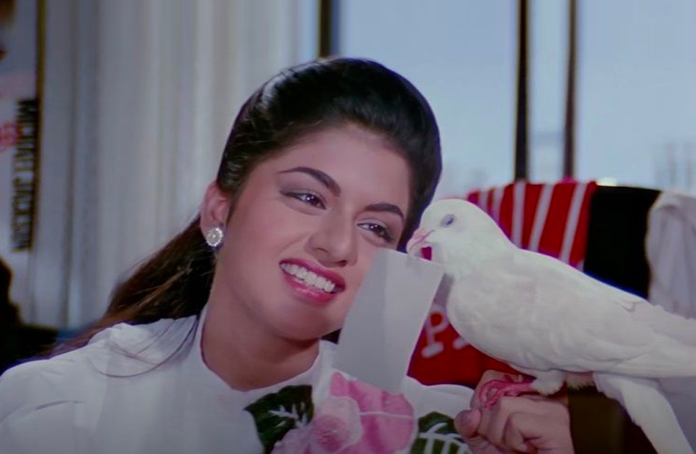 ছবির কিছু ঘনিষ্ঠ দৃশ্য নিয়ে দ্বিধায় ছিলেন ভাগ্যশ্রী। হিমালয়ের পরিবারে তরফে সবুজ সঙ্কেত পাওয়ার পরেই তিনি রাজি হন অভিনয়ে। ছবিতে সলমনের বিপরীতে তিনি লাজুক কিশোরী। কিন্তু পর্দার বাইরে তিনি-ই প্রোপোজ করেছিলেন হিমালয়কে।