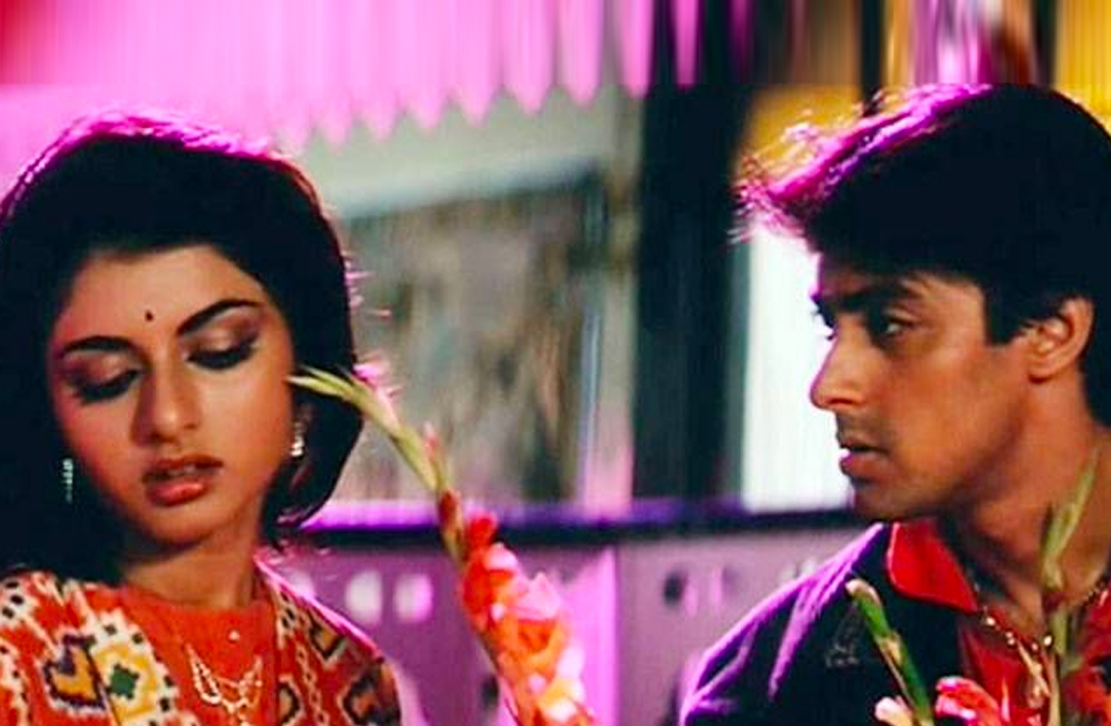 অনেকেই জানেন না, ‘ম্যায়নে প্যায়ার কিয়া’র সেটে প্রথমে ভাগ্যশ্রীর সঙ্গে অল্পবিস্তর ফ্লার্ট করতেন সলমন। কিন্তু ভাগ্যশ্রী তাঁকে জানিয়ে দেন হিমালয়ের সঙ্গে নিজের সম্পর্কের কথা। এর পর সলমন বন্ধ করে দেন ফ্লার্ট।