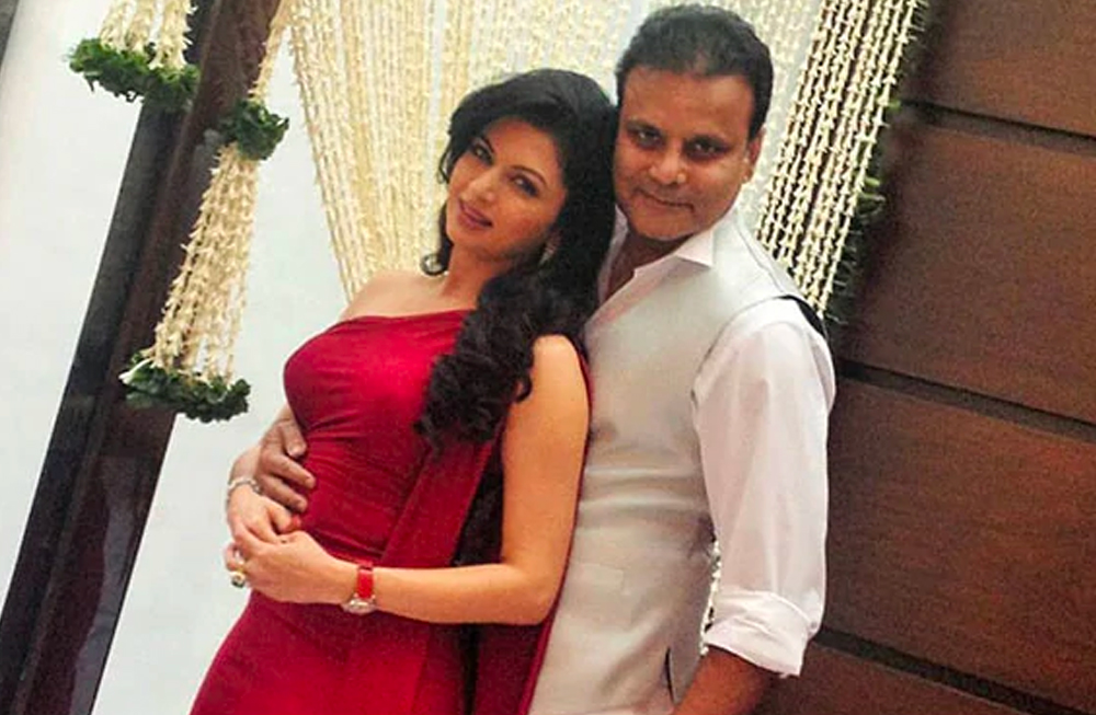 শেষ অবধি পরিবারের অসম্মতিতেই বিয়ে করেন ভাগ্যশ্রী। তাঁদের বিয়ের ঘরোয়া অনুষ্ঠানে হাজির ছিলেন হিমালয়ের পরিবার, সলমন খান, সুরজ বরজাতিয়া এবং ছবির শ্যুটিং ইউনিট।