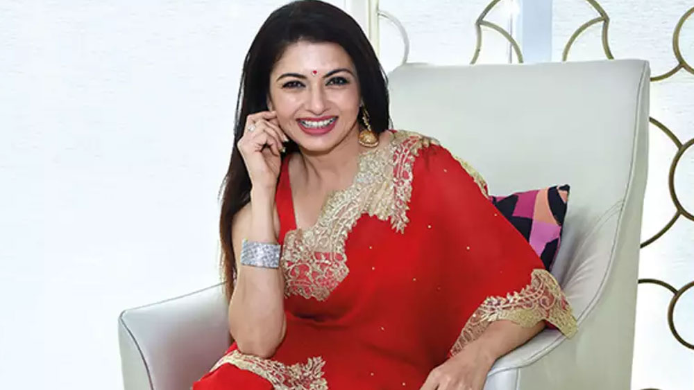 প্রথম ছবির পরে বড় ব্যানারে অনেক ছবিতে অভিনয়ের সুযোগ পেয়েছিলেন ভাগ্যশ্রী। কিন্তু তিনি রাজি হননি অভিনয়ে। এমনকি, অমিতাভ বচ্চনের সঙ্গে অভিনয়ের সুযোগও হেলায় ফিরিয়ে দিয়েছিলেন তিনি।