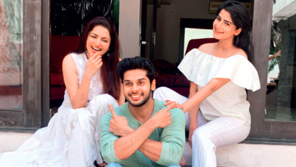 এক সাক্ষাৎকারে জানিয়েছিলেন নিজের সিন্ধান্তে তাঁর কোনও অনুতাপ নেই। তাঁর কাছে স্বামী ও সংসার আগে। কাজ পরে। ভাগ্যশ্রীর ছেলে অভিমন্যুও অভিনয় করেছেন ‘মর্দ কো দর্দ নহিঁ হোতা’ ছবিতে। তাঁর মেয়ে অবন্তিকারও ইন্ডাস্ট্রিতে আত্মপ্রকাশ করার কথা চলছে।