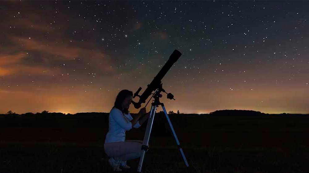 এ সব টুরিস্ট ডেস্টিনেশনে গিয়েই নতুন করে আলাপ হয় কালপুরুষ, লুব্ধক আর সপ্তর্ষিমণ্ডল কিংবা স্বাতী ও উত্তর ফাল্গুনী নক্ষত্রের সঙ্গে। মনে মনে পা রাখা যায় অন্তহীন ছায়াপথে। (ছবি: সোশ্যাল মিডিয়া)