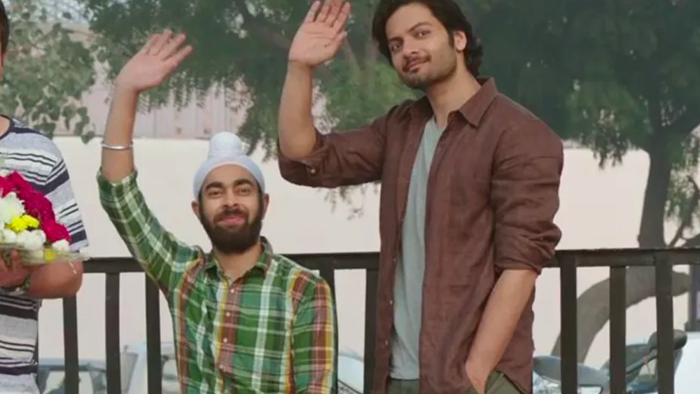 ‘ফুকরে’ ছবিতে অভিনয়ের সময়েই আলির আলাপ হয় রিচা চড্ডার সঙ্গে। এই ছবিতে রিচা ছিলেন গ্যাংস্টার ‘ভোলি পঞ্জাবন’-এর চরিত্রে। পরে তাঁদের আলাপ ঘনিষ্ঠ হয়ে রূপান্তরিত হয় প্রেমে।