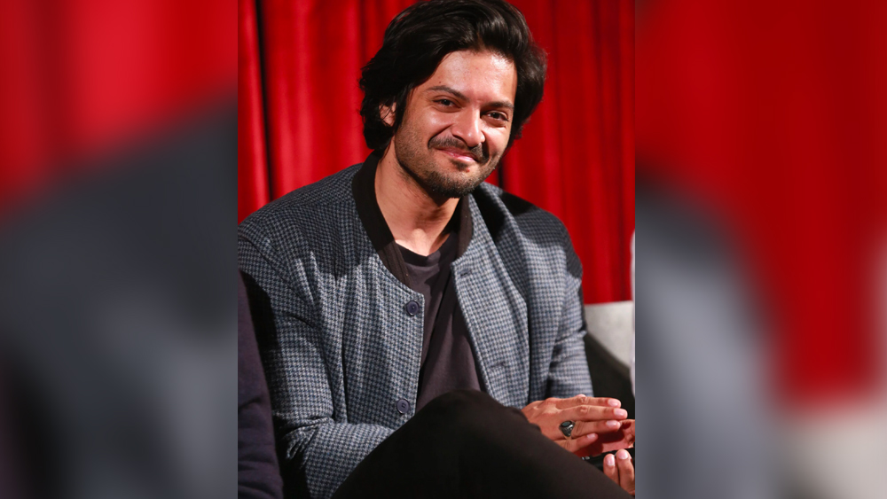 কেরিয়ারের ইঁদুরদৌড়ে যোগ না দিয়ে আলি ফজল জীবনকে সাজিয়েছেন নিজের পছন্দ অপছন্দের ভিত্তিতেই।