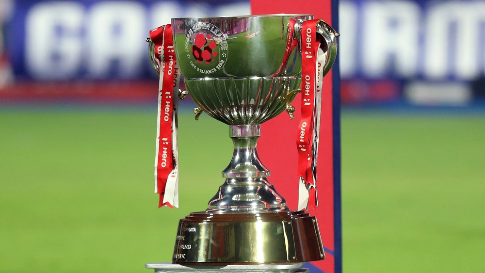 দল গঠন প্রায় শেষ লাল-হলুদের। বাকি শুধু এক বিদেশির সইয়ের। এ বার আইএসএলে নামা শুধু সময়ের অপেক্ষা।