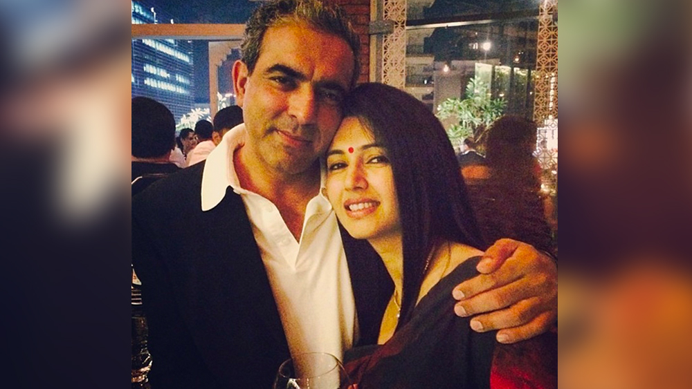 জনপ্রিয়তা সত্ত্বেও বেশিদিন অভিনয় করেননি দীপ্তি। পরিচালক রণদীপ আর্যকে বিয়ে করে ইন্ডাস্ট্রিকে বিদায় জানান নায়িকা।