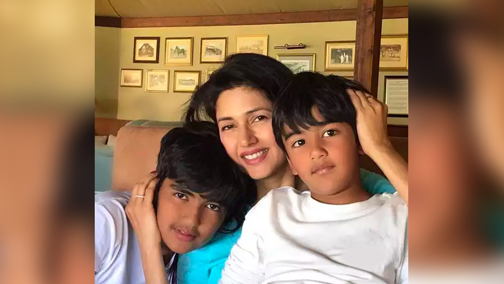 বিয়ের পরে দীপ্তি এখন থাকেন উত্তরাখণ্ডে। স্বামী এবং দুই ছেলেকে নিয়ে সেখানেই তাঁর সংসার।