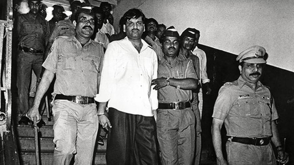 রাধাকৃষ্ণ দামানির কাছে শেয়ারবাজারের খুঁটিনাটি শিখেছিলেন রাকেশ। হর্ষদ মেটার গ্রেফতার হওয়ার পরে স্টক মার্কেটে তাঁর জায়গা অনেকটাই নিতে পেরেছিলেন তিনি।