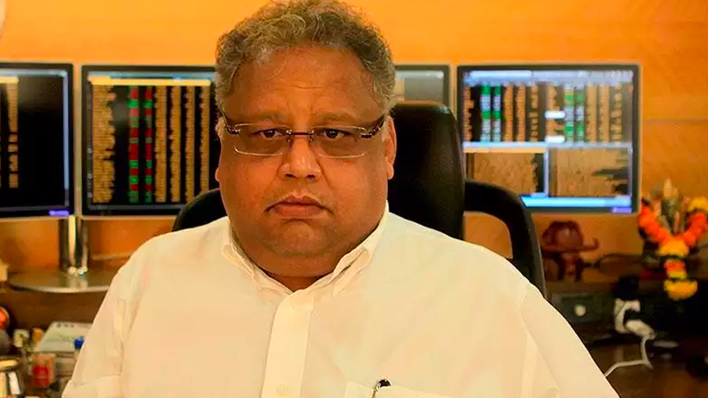 ইনসাইডার ট্রেডিং কাণ্ডে তাঁর বিরুদ্ধে তদন্তও চলছে। কিন্তু সে সব তাঁর কাজে বিশেষ প্রভাব ফেলতে পারেনি।