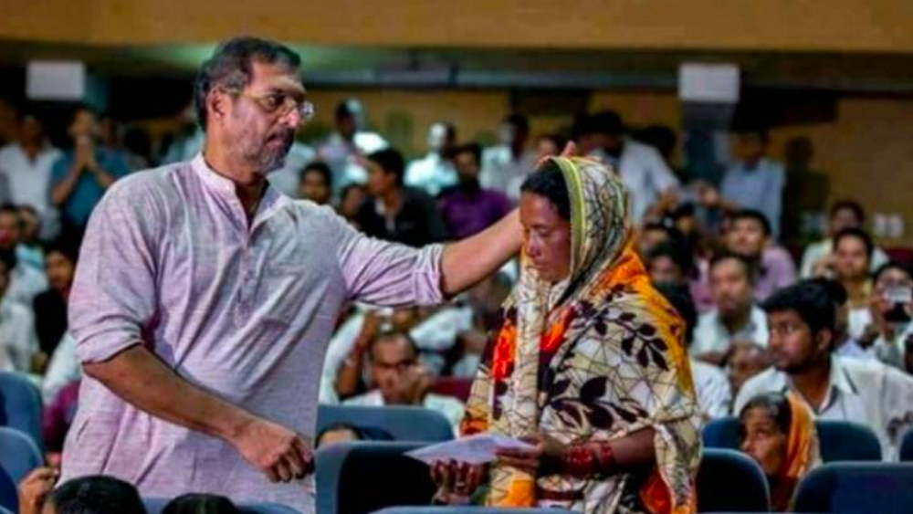 শুধু ছবির সংলাপেই নয়। তার বাইরেও নানা পটেকর বিভিন্ন সময় দেশের বিভিন্ন সমস্যার সমাধানে অংশ হয়ে উঠেছেন।