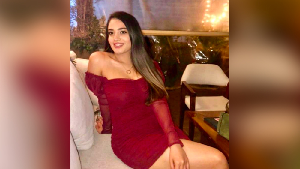 কেউ লিখেছেন আইপিএল দেখার ৯৯তম কারণ এখন রিয়ানাই।