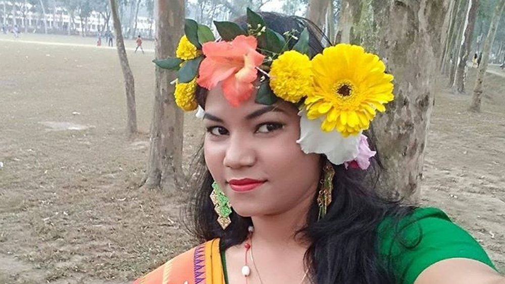 গায়ে হলুদের দিনেই ব্যাট হাতে ক্রিকেট মাঠে নামার এই ছবিতে মেতেছে ক্রিকেট বিশ্ব।