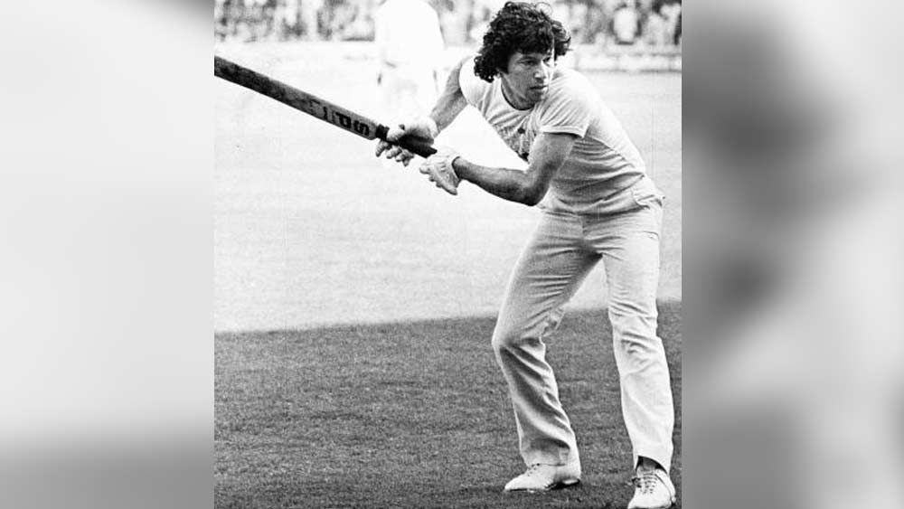 ১৯৫২ সালে লাহৌরে জন্ম ৷ উচ্চশিক্ষার পাঠ অক্সফোর্ডে। ক্রিকেটে অভিষেক ১৯৭১ সালে। অবসর ১৯৯২ সালে।