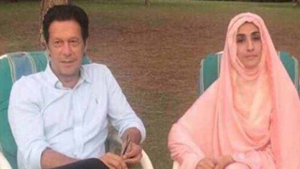 তৃতীয় বিয়ে ২০১৮ সালে। বেগম আধ্যাত্মিক গুরু হিসেবে পরিচিত বুশরা মানিকা।