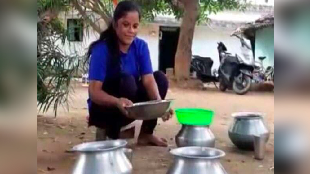 আর্থিক অবস্থা বরাবরই দুর্বল। অতিমারি এবং লকডাউনে পরিস্থিতি আরও সঙ্গীন হয়েছে।