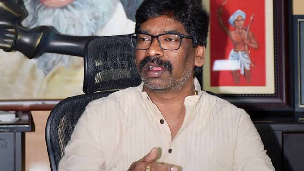 এর পরই টনক নড়েছে ঝাড়খণ্ডের সরকারের। মুখ্যমন্ত্রী হেমন্ত সোরেন পদক্ষেপ করেছেন। তিনি রাঁচীর ডেপুটি কমিশনারকে নির্দেশ দিয়েছেন ক্রীড়াসচিবের সঙ্গে যোগাযোগ করে বিমলার পাশে সবরকম সাহায্য নিয়ে দাঁড়ানোর জন্য।