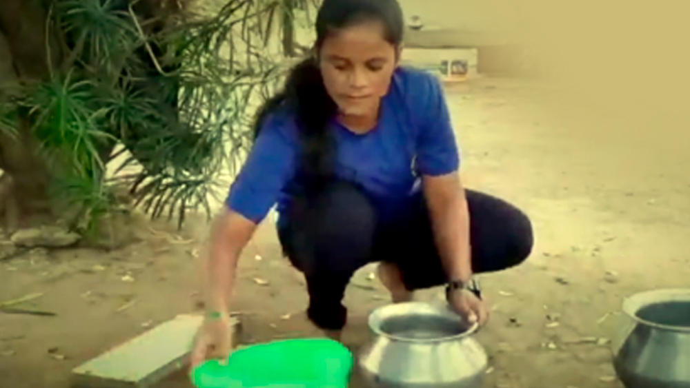 অতিমারি চলে গেলে আবার কি ফিরতে পারবেন খেলার মঞ্চে? ভাবতে চান না বিমলা। আপাতত মন দিয়েছেন মদ বিক্রি করে দু’বেলা দু’মুঠো খাবার যোগাড় করার দিকে।