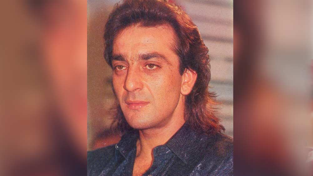 পাল্টা সঞ্জয়ও জানিয়ে দেন, পরে তার পক্ষে আর ডেট দেওয়া সম্ভব হবে না। মাঝপথেই ছবি ছেড়ে দেন সঞ্জু।