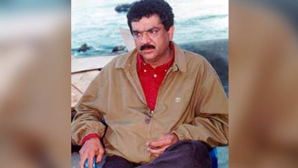 তত দিনে সঞ্জয় দত্তকে নিয়ে যেটুকু শ্যুটিং হয়ে যা তা ফেলে দিতে হয় পরিচালক মুকুল আনন্দকে।