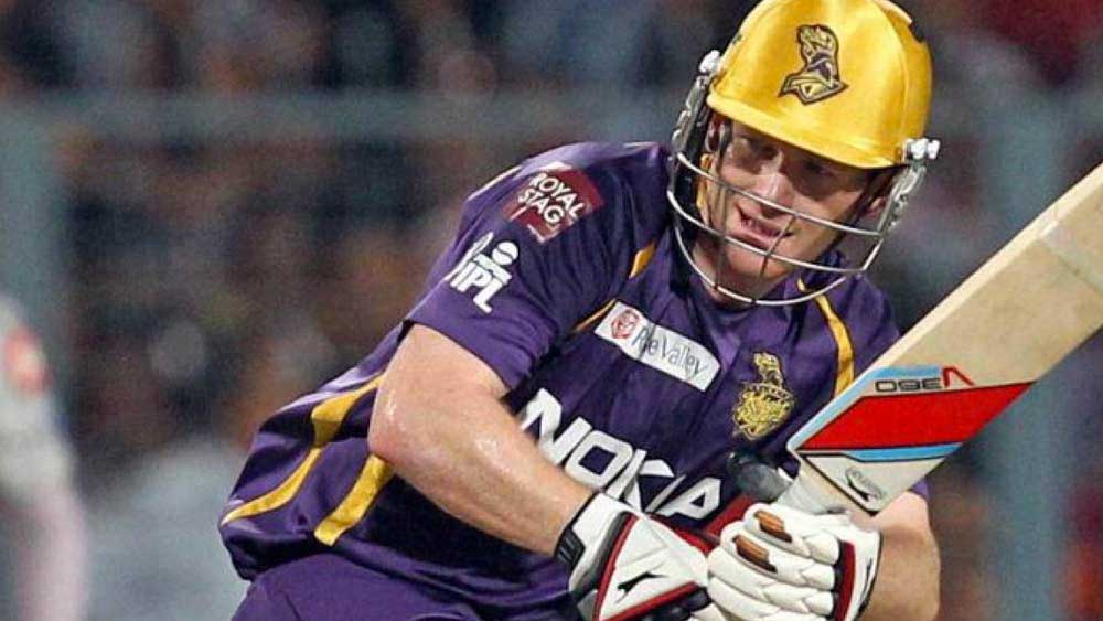 অইন মর্গ্যান: নাইটদের নতুন অধিনায়ক ব্যাট হাতে মোটামুটি ফর্মেই রয়েছেন। তবে এখনও বড় ইনিংস তাঁর ব্যাট থেকে দেখা যায়নি। জয়ের রাস্তায় ফিরতে আজ দিল্লির বিরুদ্ধে তাঁকে জ্বলে উঠতেই হবে। সঙ্গে করতে হবে আগ্রাসী নেতৃত্ব।