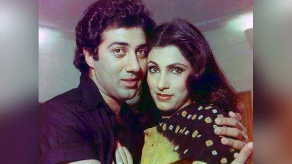 ডিম্পলের সঙ্গে সানির মাখোমাখো প্রেম শুরুর সময় দু’জনেরই জীবনে একটি বিষয়ে মিল ছিল। দু’জনেই বিবাহিত ছিলেন। তবে সে সবের বিশেষ তোয়াক্কা করেননি সানি-ডিম্পল। এক বার তো ডিম্পল বলেইছিলেন, ‘‘বিয়ে হয়েছে তো কী? আমিও তো বিবাহিত। দুই মেয়ের মা।’’ হ্যাঁ! রাজেশ খন্নার সঙ্গে আলাদা থাকলেও ডিম্পলের তখন কাগজেকলমে বিবাহবিচ্ছেদ হয়নি। অন্য দিকে, পূজার সঙ্গে ছিলেন সানিও।