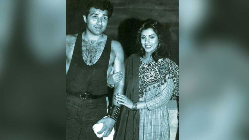 বিবাহিত হলেও সানি-ডিম্পলের প্রেমে বাঁধ মানেনি। সে সময় বলি‌উডে গুঞ্জন ছিল, অমৃতাও নাকি সে প্রেমে সিলমোহর দিয়েছিলেন।