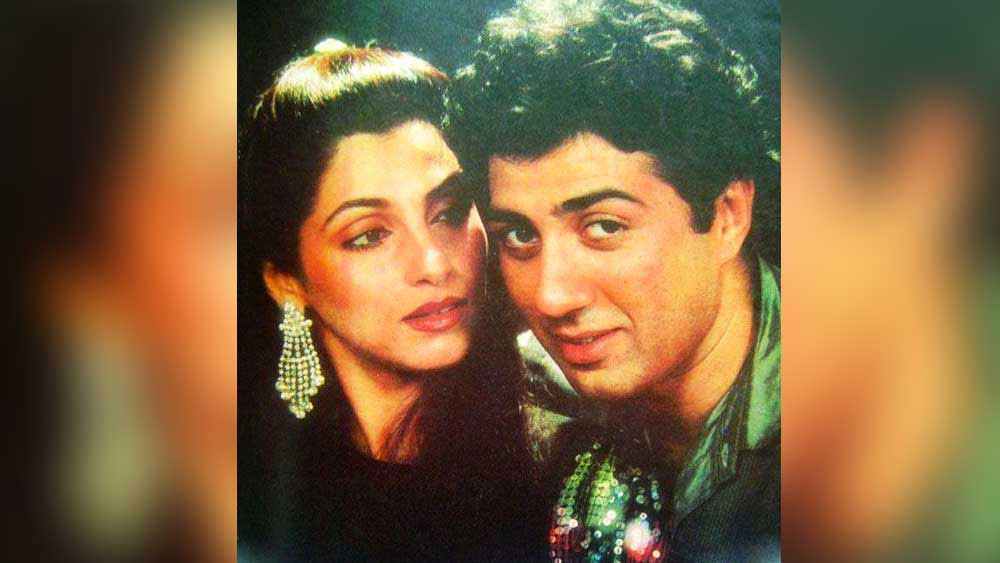 বলিউডে তো এক সময় জোর জল্পনা ছিল, গোপনে বিয়ে করে ফেলেছেন সানি-ডিম্পল। গসিপ ম্যাগাজিমগুলো বলতে শুরু করেছিল, ফিল্মি পার্টিতে বা সামাজিক অনুষ্ঠানেও ডিম্পলকে স্ত্রীর মর্যাদা দিয়েছেন সানি।