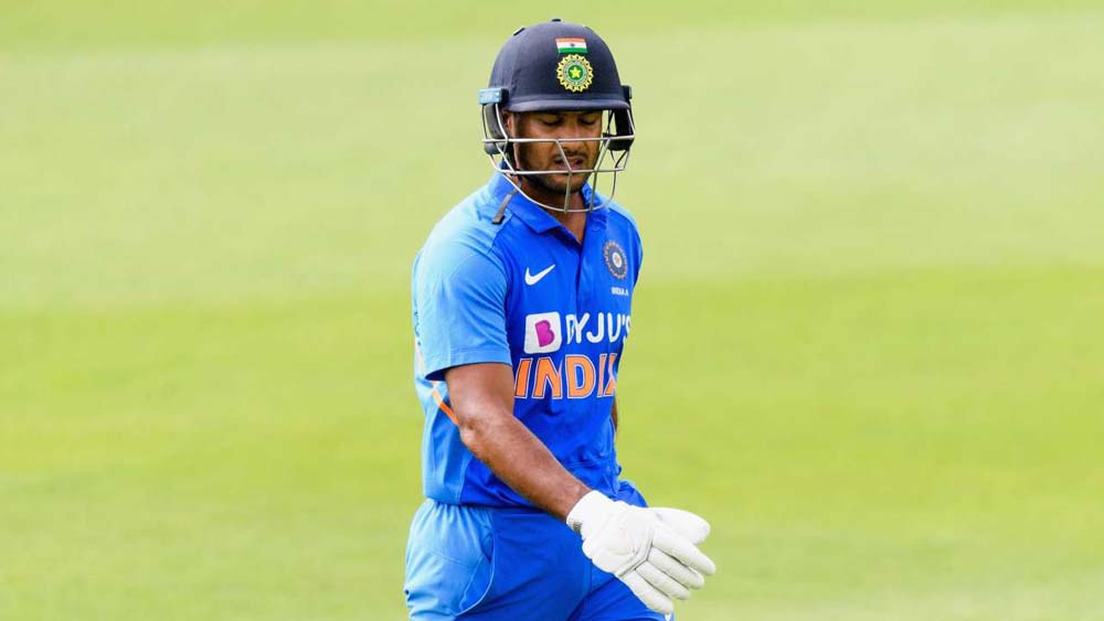 ময়াঙ্ক আগরওয়াল: রোহিত না থাকায় ওপেনার হিসাবে দলে জায়গা করে নিলেন এই ডানহাতি তরুণ।