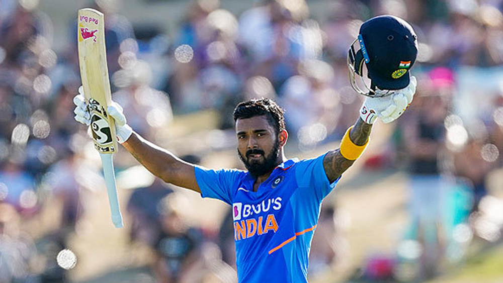 লোকেশ রাহুল-দারুণ উন্নতি করেছেন। ব্যাটিংয়ের পাশাপাশি উইকেট কিপিংও করছেন।  আইপিএলে রাহুল ছুটছেন। অস্ট্রেলিয়ার বিরুদ্ধে ওয়ানডেতেও লোকেশ রাহুলের ব্যাট ঝলসে উঠবে। এই আশাই করছেন ক্রিকেটভক্তরা।